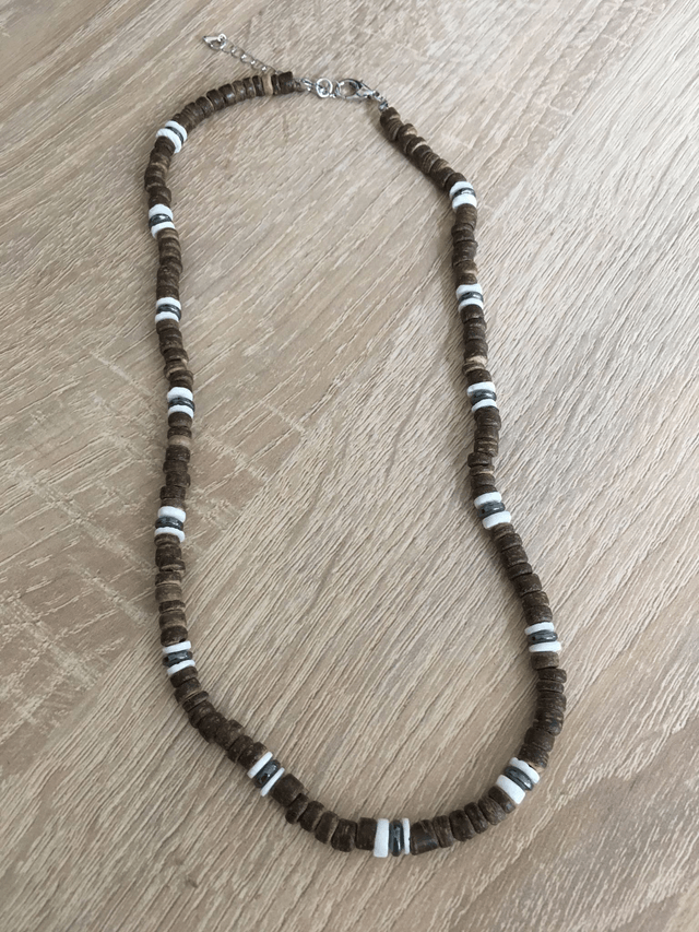 COLLIER A PERLES DE BOIS